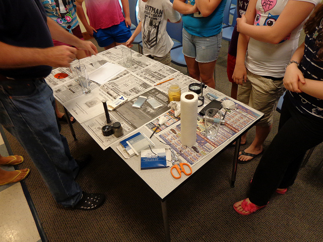 A pic from CSI Teens last week. We're getting ready to lift fingerprints from glass! 